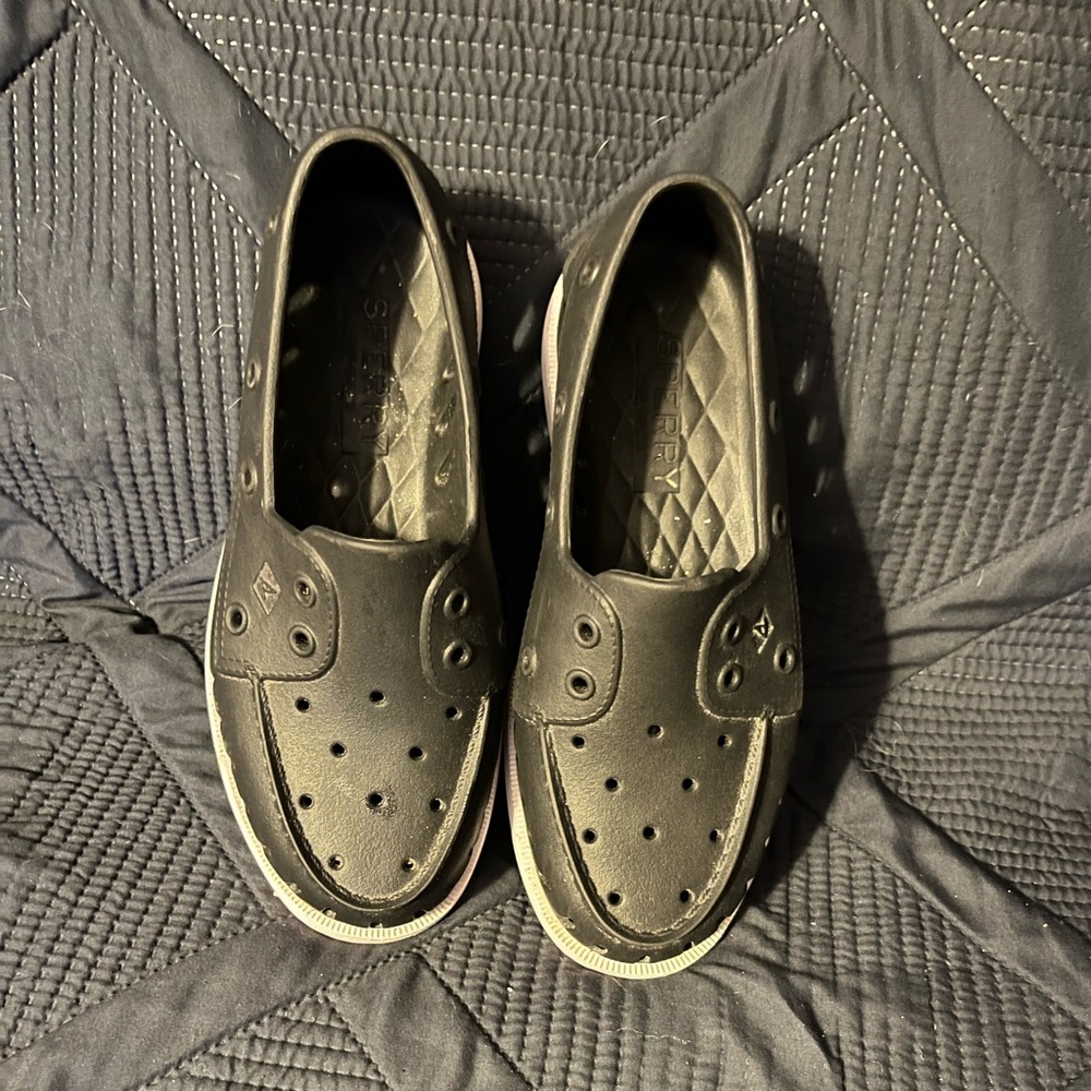 EUC WOMENS SPERRY SLIP ON SIZE 8